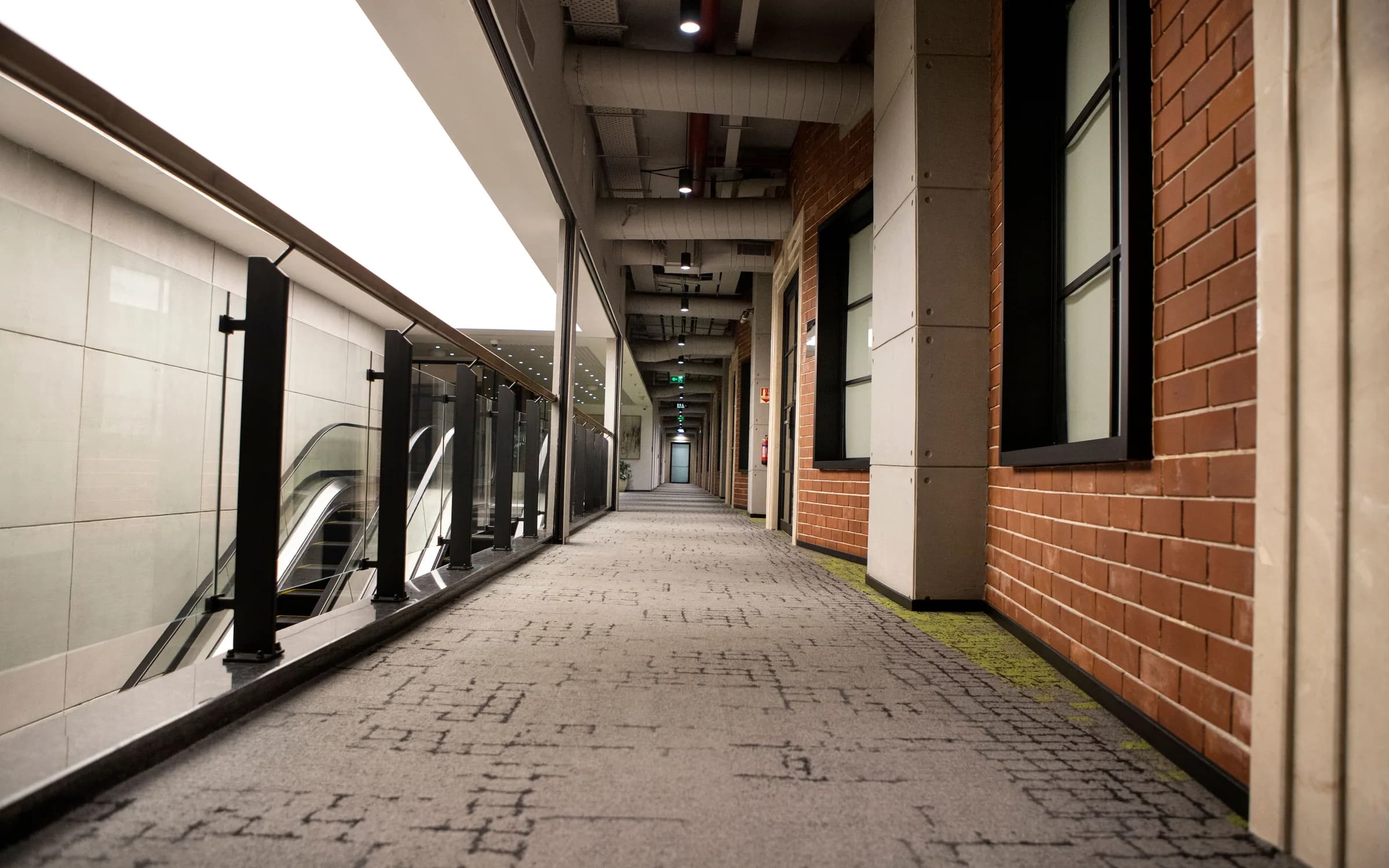 Ambiente con Alfombras Modulares instalado: fotografía de Grupo Dekor