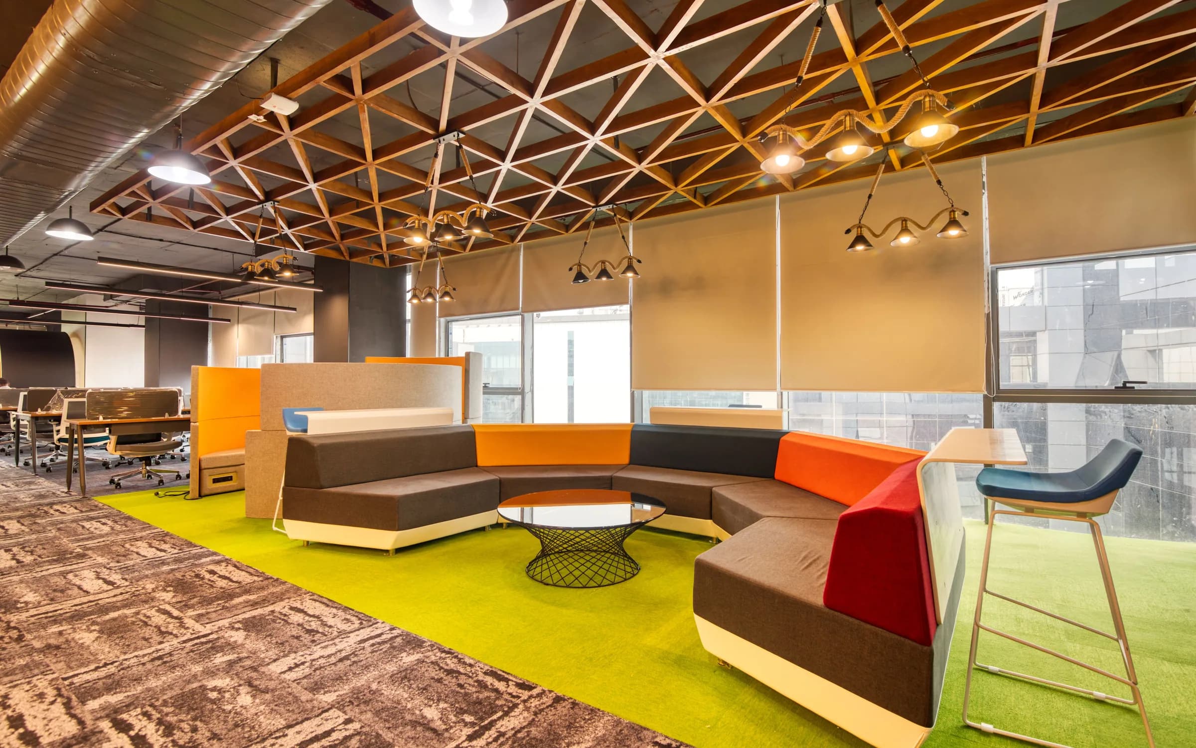 Ambiente con Alfombras Modulares instalado: fotografía de Grupo Dekor