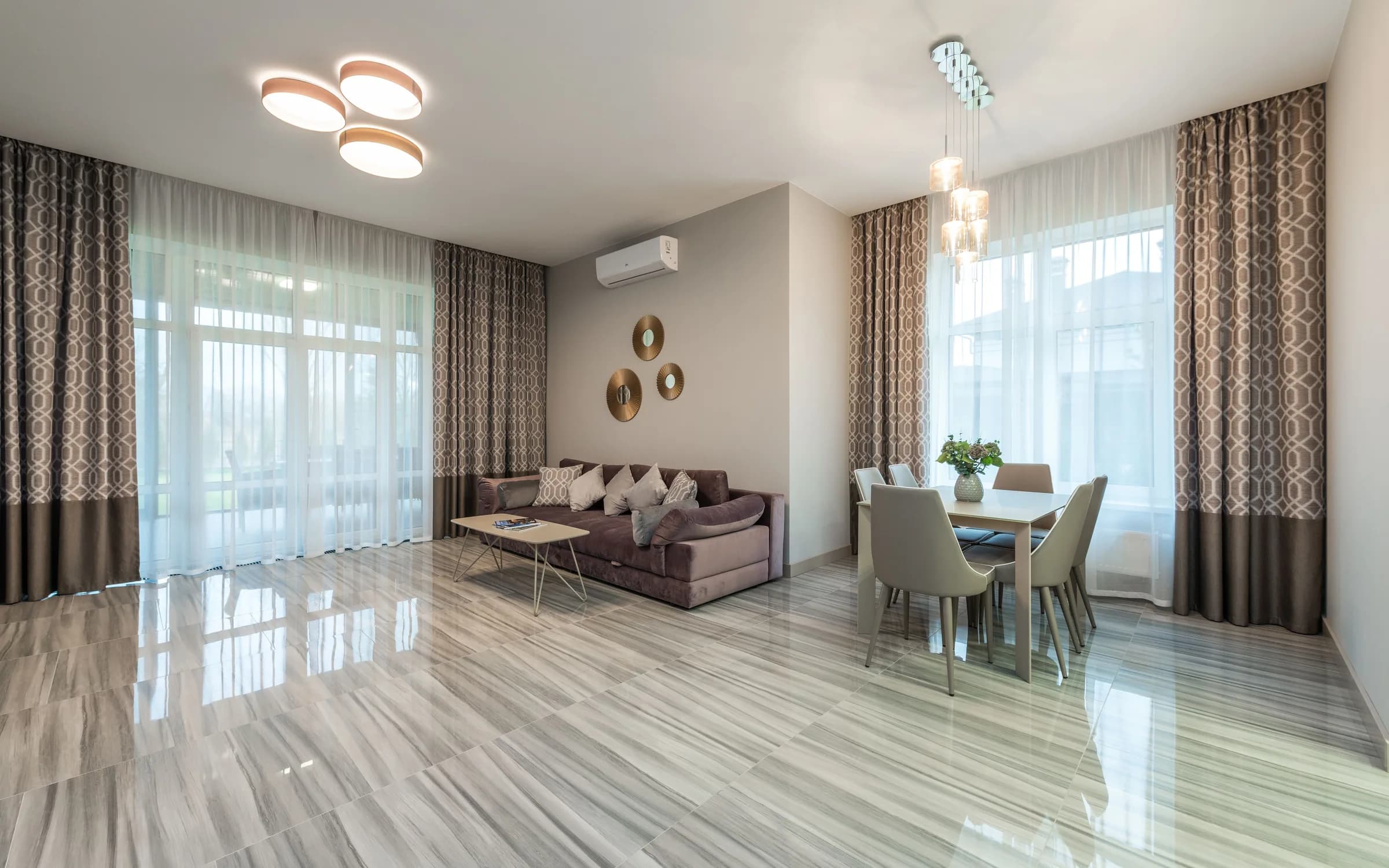 Ambiente con Pisos porcelanatos instalado: fotografía de Grupo Dekor