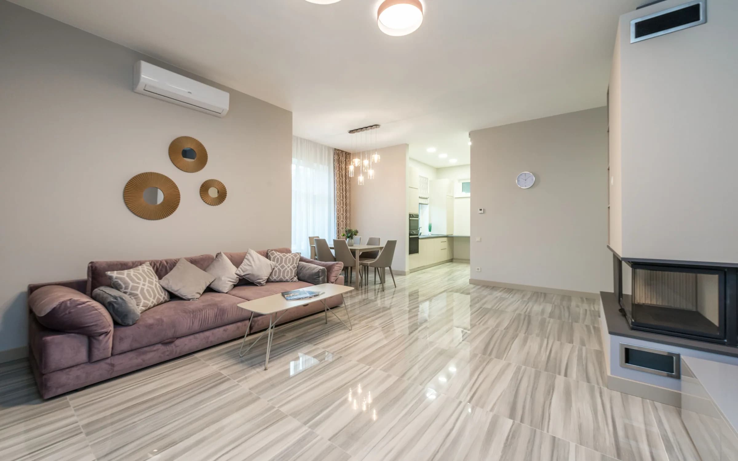 Ambiente con Pisos porcelanatos instalado: fotografía de Grupo Dekor