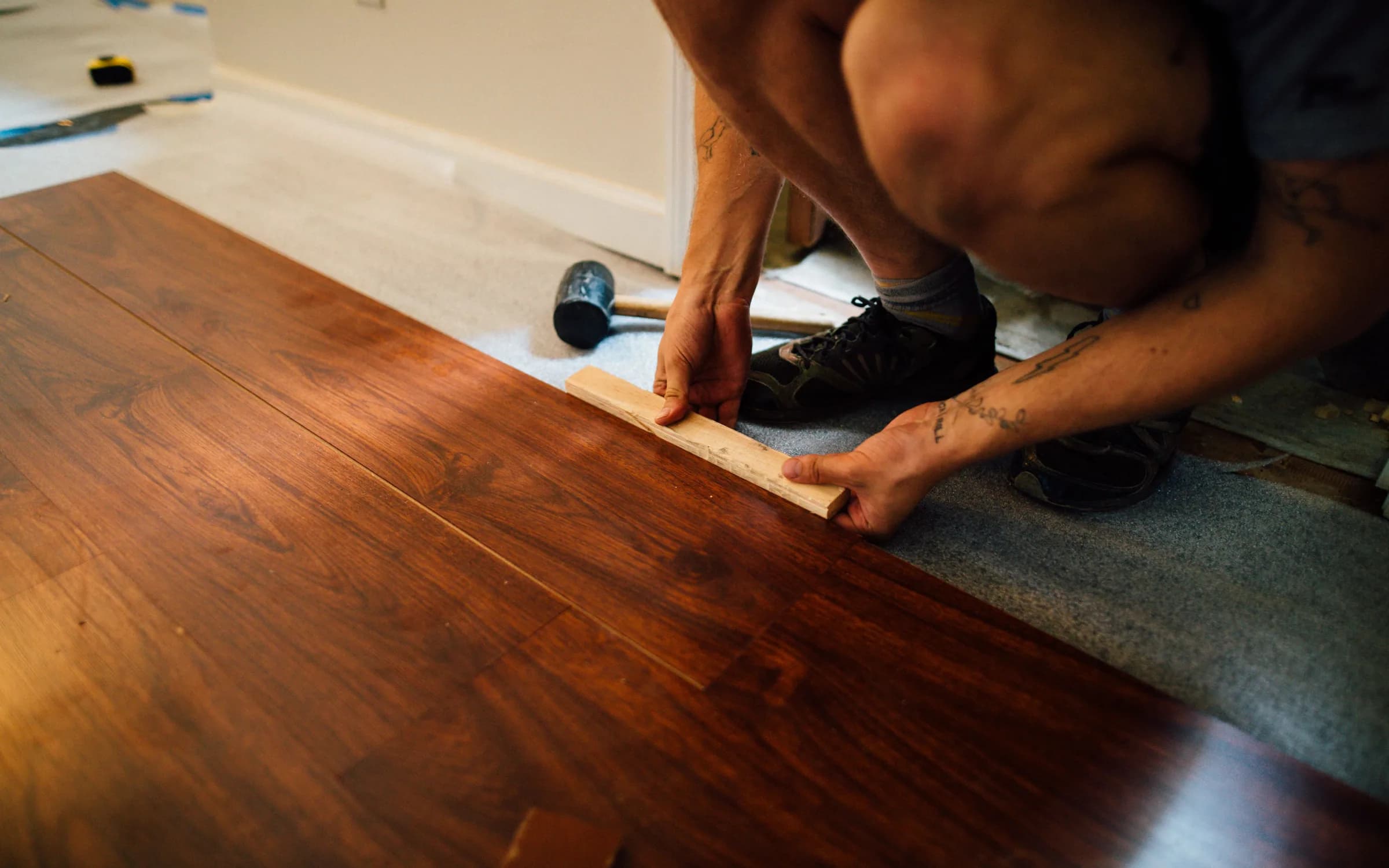 Ambiente con Pisos Vinil / LVT instalado: fotografía de Grupo Dekor