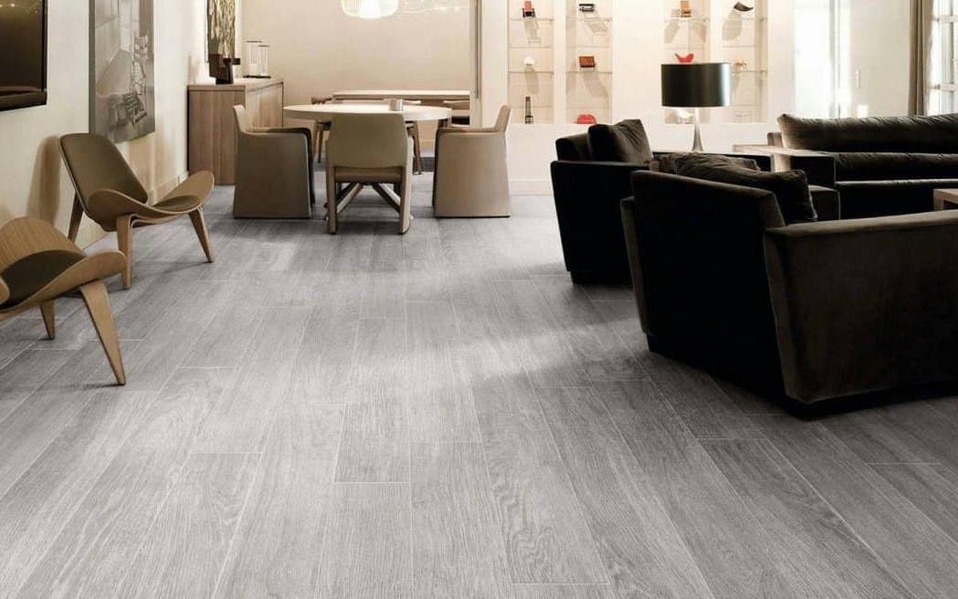 Ambiente con Pisos Vinil / LVT instalado: fotografía de Grupo Dekor